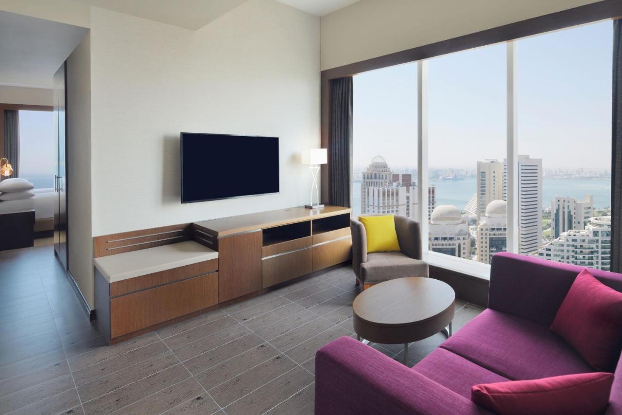 Delta Hotels By Marriott City Center 도하 외부 사진 Living room