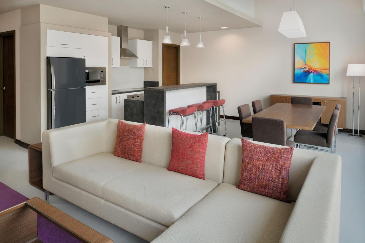 Delta Hotels By Marriott City Center 도하 외부 사진 A typical apartment interior