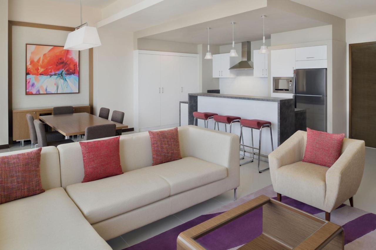 Delta Hotels By Marriott City Center 도하 외부 사진 A living room at the Ritz-Carlton, Maldives
