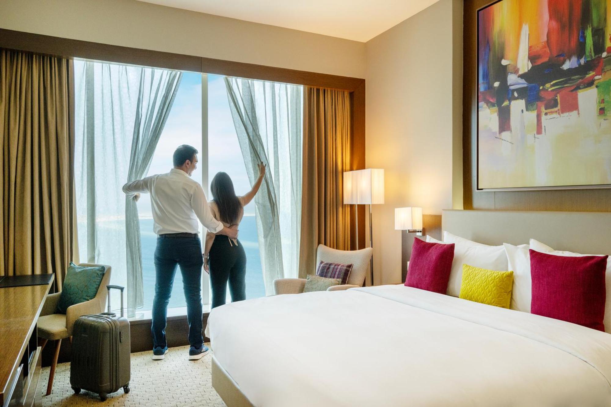 Delta Hotels By Marriott City Center 도하 외부 사진 A guest room at the hotel