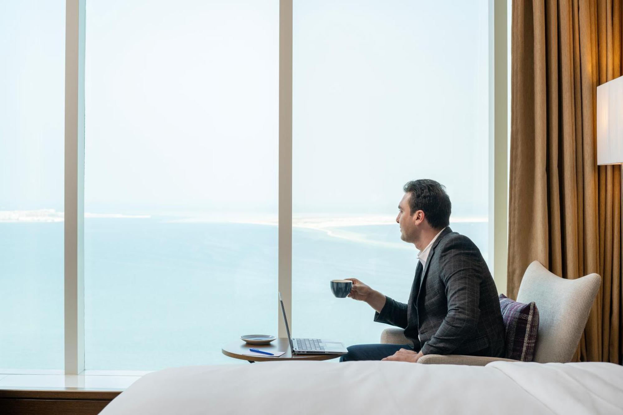 Delta Hotels By Marriott City Center 도하 외부 사진 A guest enjoying the view from a room at the hotel