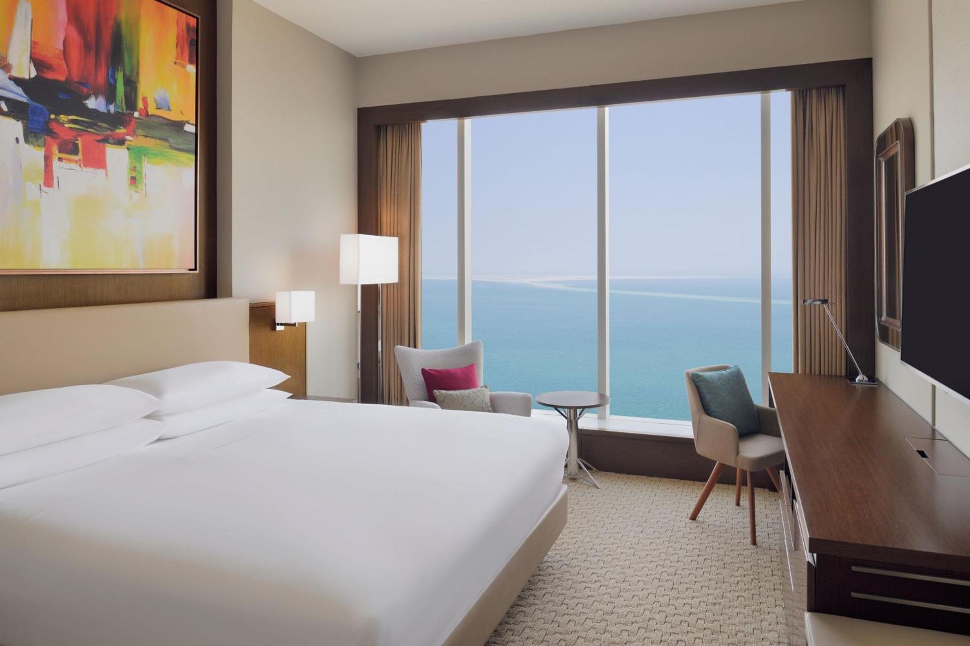 Delta Hotels By Marriott City Center 도하 외부 사진 A guest room at the hotel