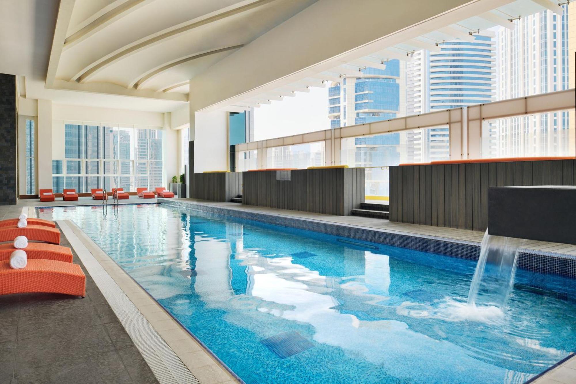 Delta Hotels By Marriott City Center 도하 외부 사진 The swimming pool at the 39th floor