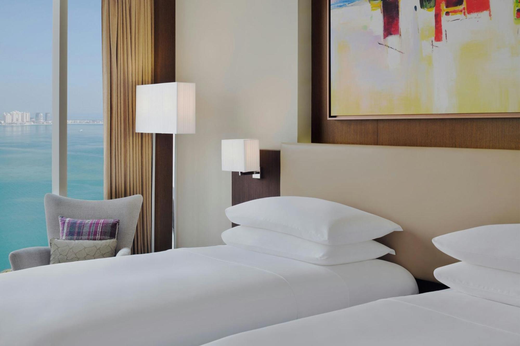 Delta Hotels By Marriott City Center 도하 외부 사진 A guest room at the hotel